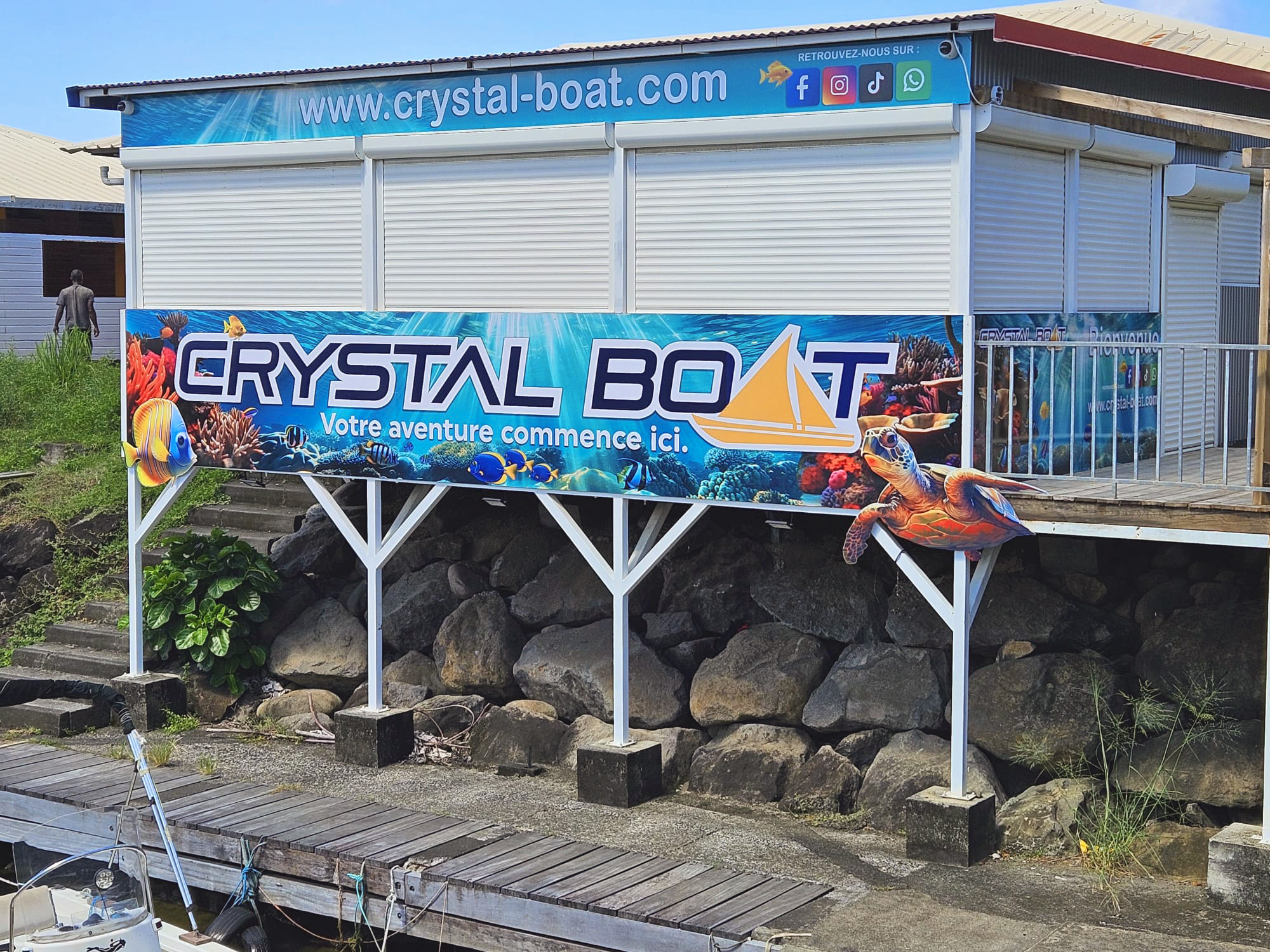 Crystal boat aquarium experience